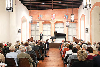 Klassisches Konzert von Holger Blüder im alten Ratssaal in Miltenberg, Bayern
